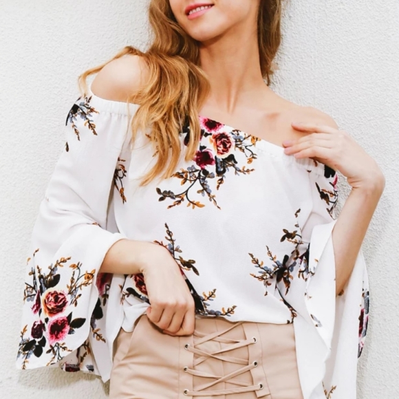 boutique Tops - 🌈 5 for 25 Floral Bell Sleeve Off the Shouler Top